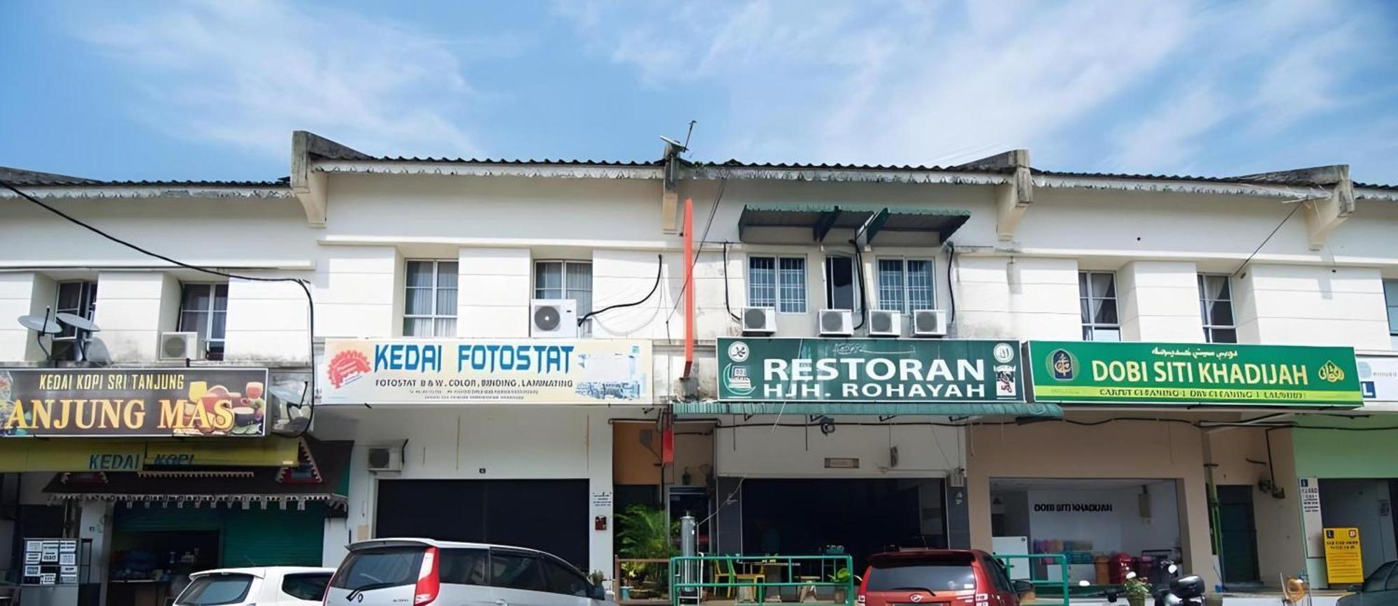 Oyo 1224 Hotel Hajah Rohayah Tanjong Malim Exterior foto