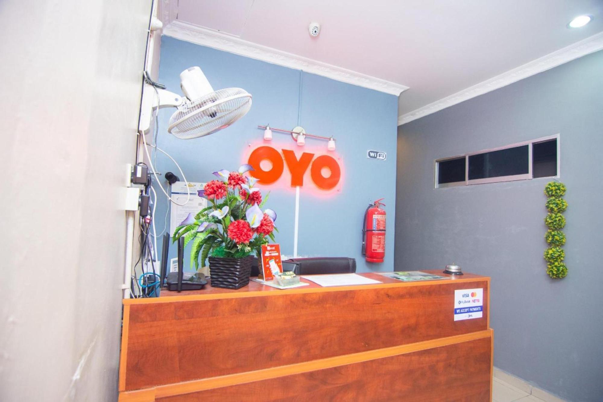 Oyo 1224 Hotel Hajah Rohayah Tanjong Malim Exterior foto